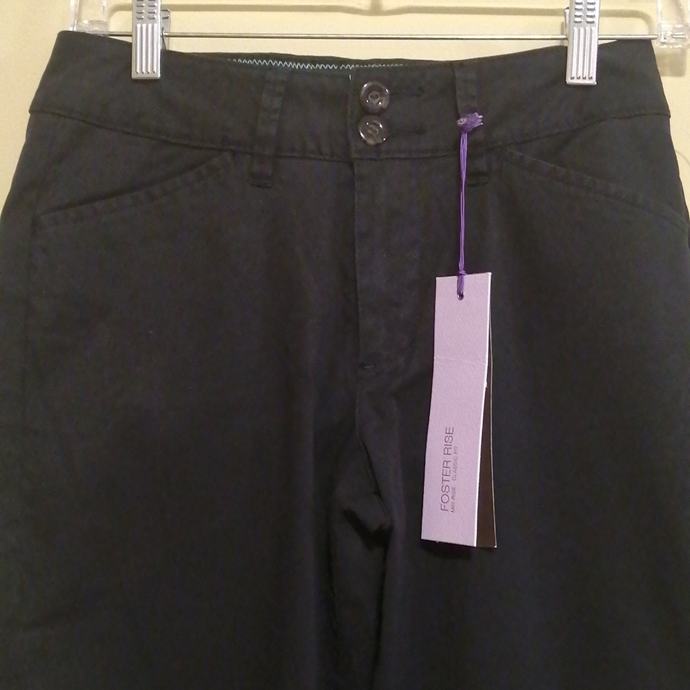 NWT, Jag ladies black stretch  cuffed capris ,size 2